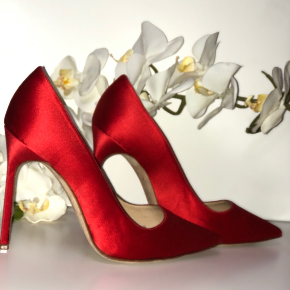 Manolo Blahnik **NEW** BB Red pointed to heels